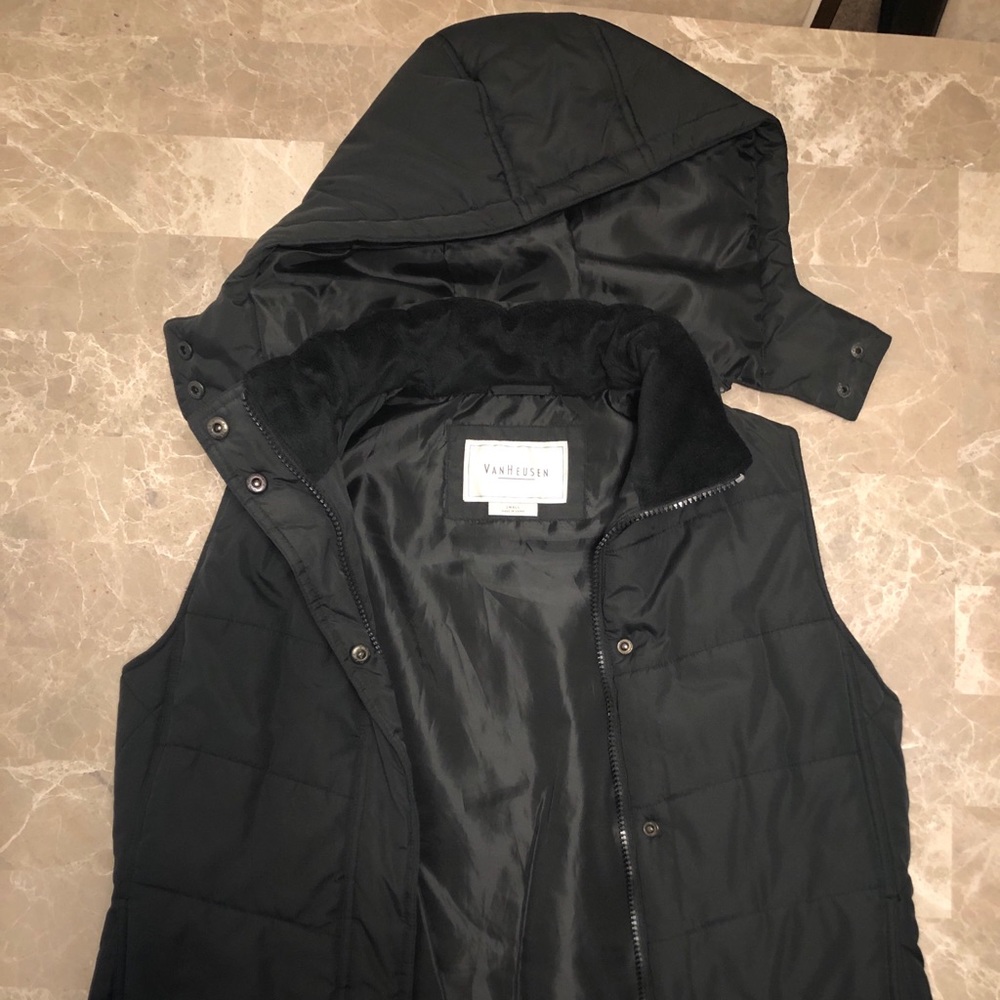 LIKE NEW Van Heusen lightweight puffer vest
